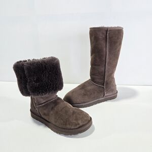 WOMEN'S 8 CLASSIC TALL AUSTRALIAN UGG BOOTS DARK BROWN Leather Sz 8 right 7 left